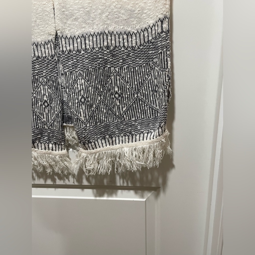 Boho Chic & Comfy Loft Lounge M/L Cream Gray Aztec Fringe Short Sleeve Cardigan - Picture 3 of 10